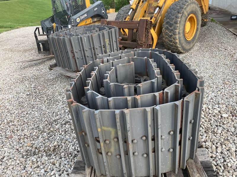 Caterpillar Tracks Part and Part Machine